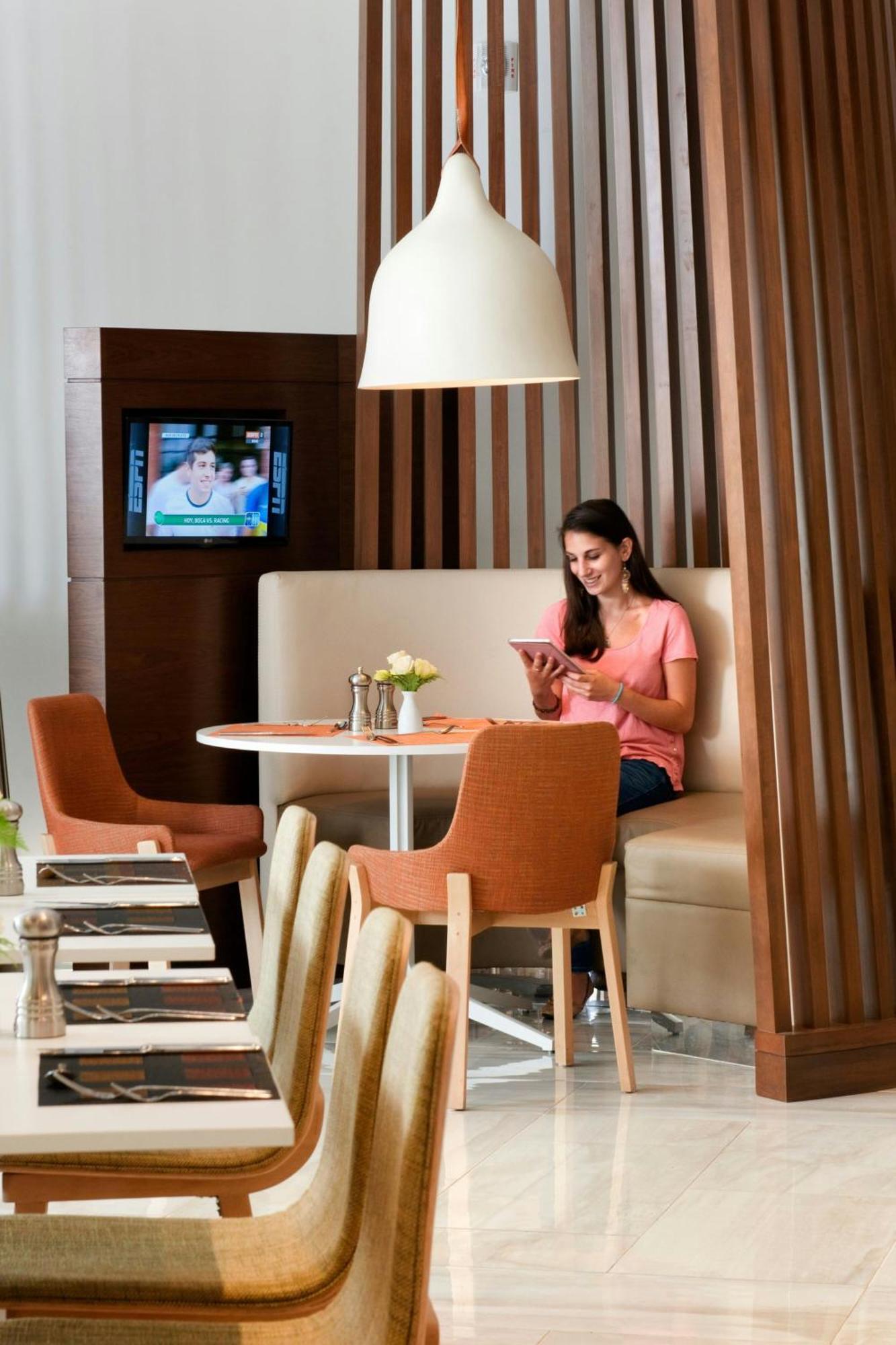 คอร์ตยาร์ด ลิมา มิราฟลอเรส Hotel ภายนอก รูปภาพ